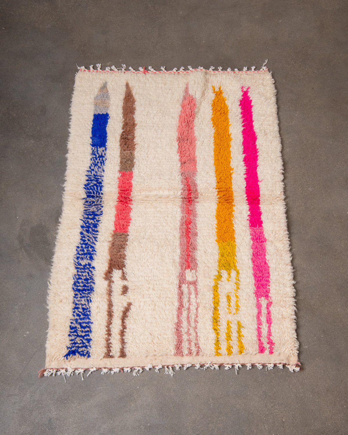 Modern designer handcrafted Berber rug from Morocco. Azilal rug with beautiful colours and patterns. Made of sheep’s wool and colourful cotton.